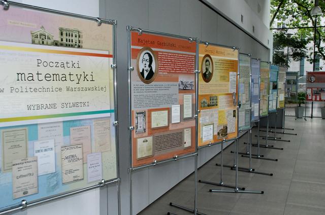 Fotografia wystawy Poczatki matematyki w PW